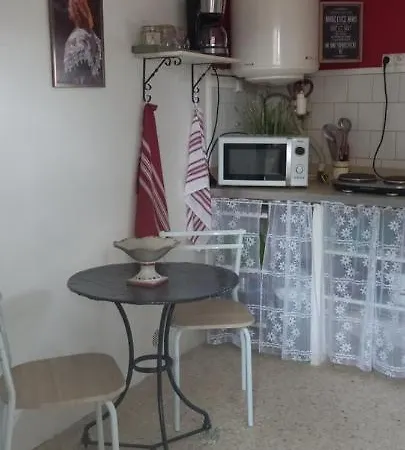 Petite Maison Dans La Campagne A 10 Mn A Pied Du Centre Ville Arles Exterior foto