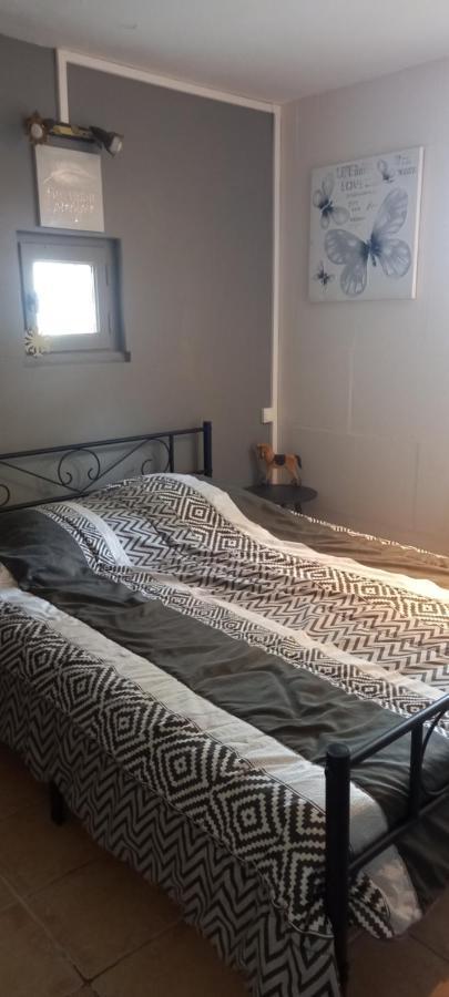 Petite Maison Dans La Campagne A 10 Mn A Pied Du Centre Сasa de vacaciones Arlés