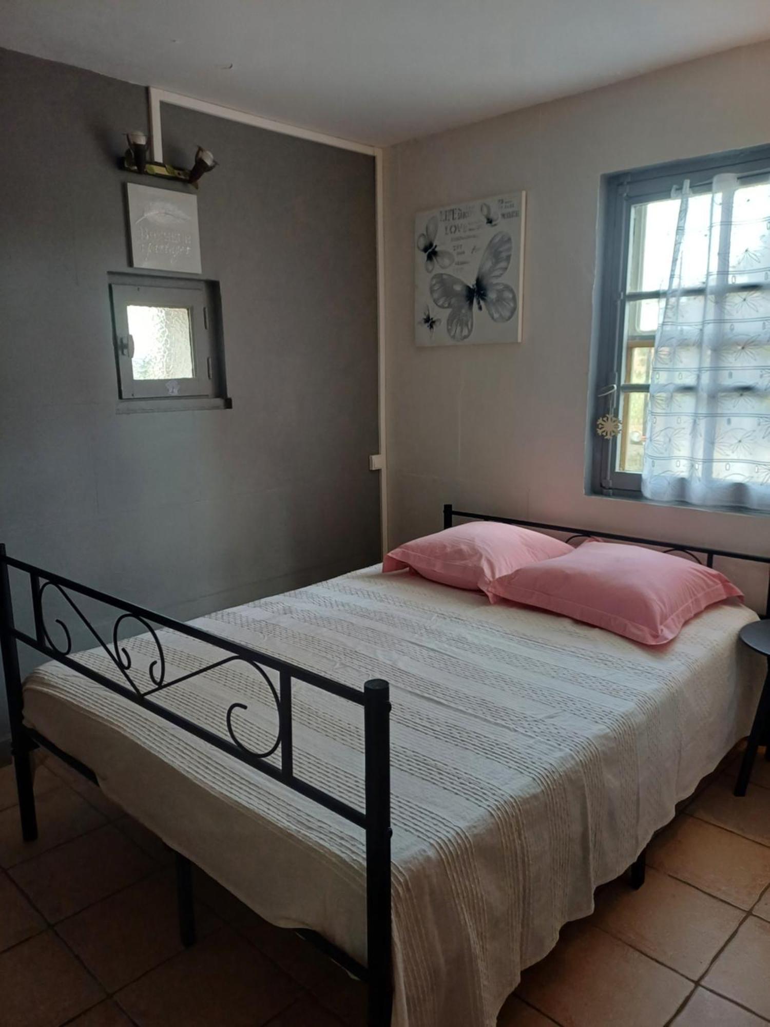 Petite Maison Dans La Campagne A 10 Mn A Pied Du Centre Ferienhaus Arles
